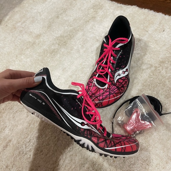 Saucony Track Running spikes with spikes and extra shoelaces used once! - Picture 4 of 9
